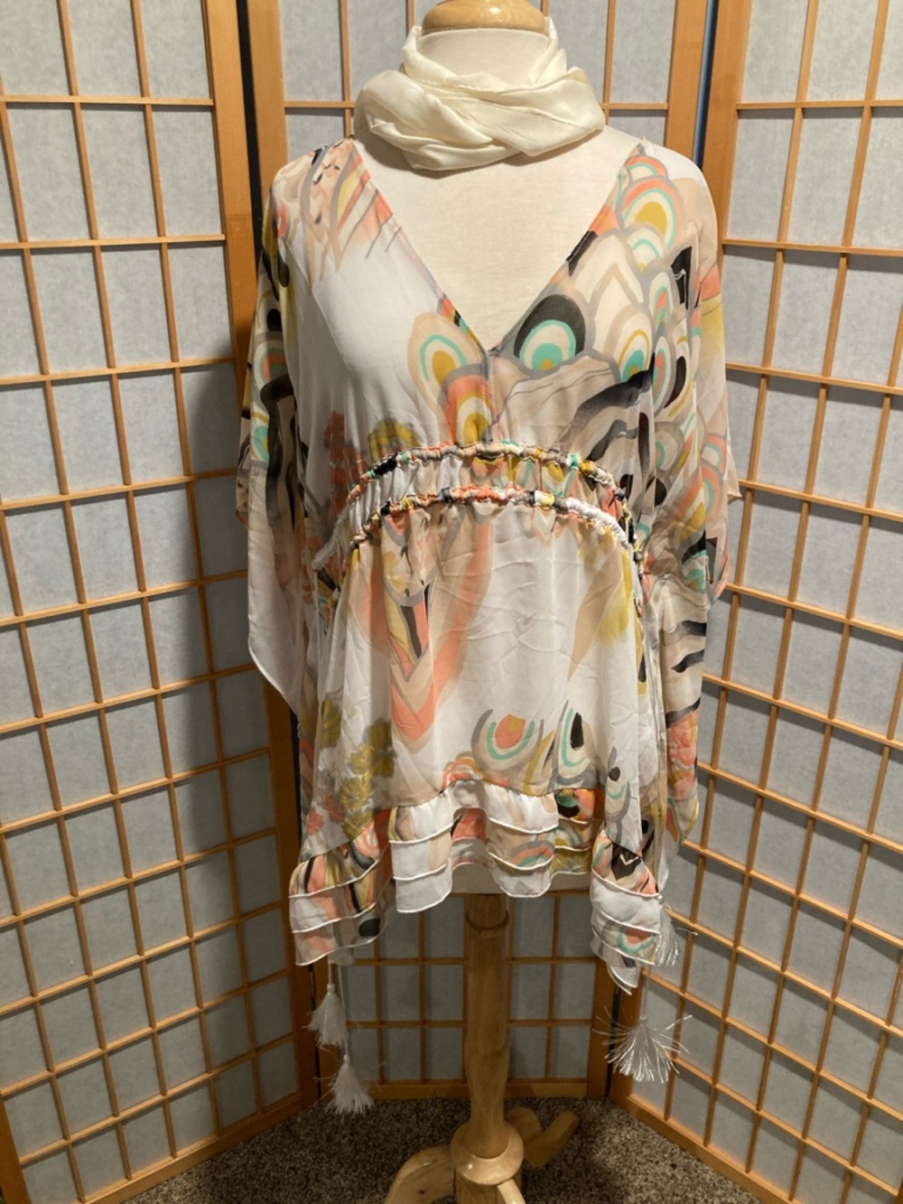 Lane Bryant Cream Multi-Color Printed V-Neck Tunic (Item No. C39)